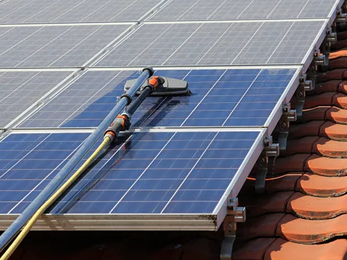 Nettoyage de panneaux solaires — Eauxigen Nettoyage de panneaux solaires photovoltaïques par Eauxigen